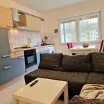 Frisch Renovierte Zwei Zimmer Naehe Hauptbahnhof Und Universitaet